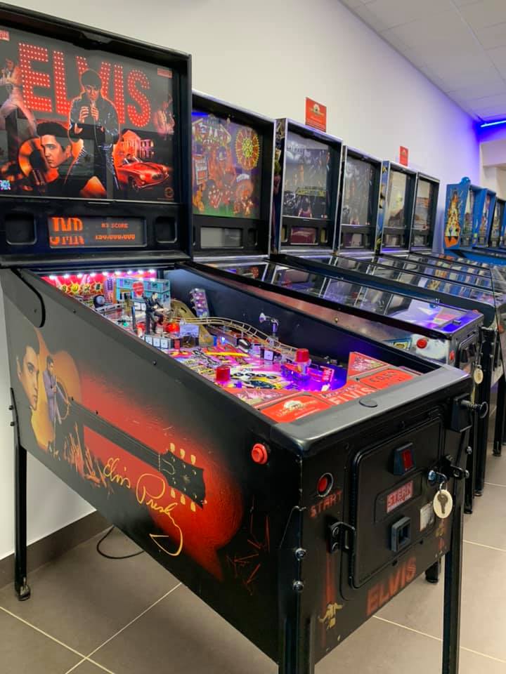 9b785f353506780754af918862e4109f.jpg Elvis - Image 1