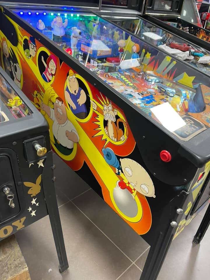 ed598a86ee4ccb7ea80f12958389a6d9.jpg Family Guy - Image 1